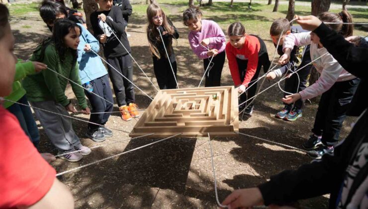 Türkiye’nin ilk köy yaşam merkezinde doğa ve hayvanlarla iç içe eğlenceli ders