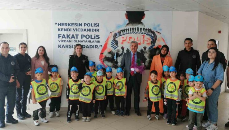 Minik öğrencilerden İl Emniyet Müdürlüğü’ne ziyaret