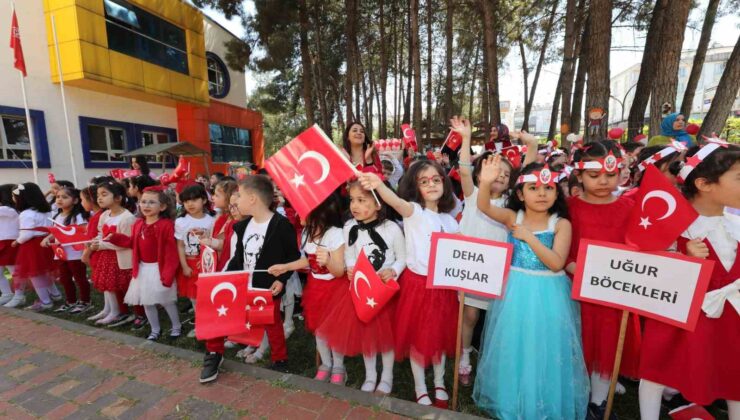 GAÜN’lü minikler 23 Nisan’ı coşkuyla kutladı