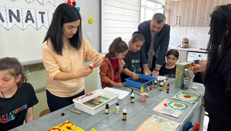 Çiçekdağı ilçesinde çocuklar, ebru sanatıyla tanıştı