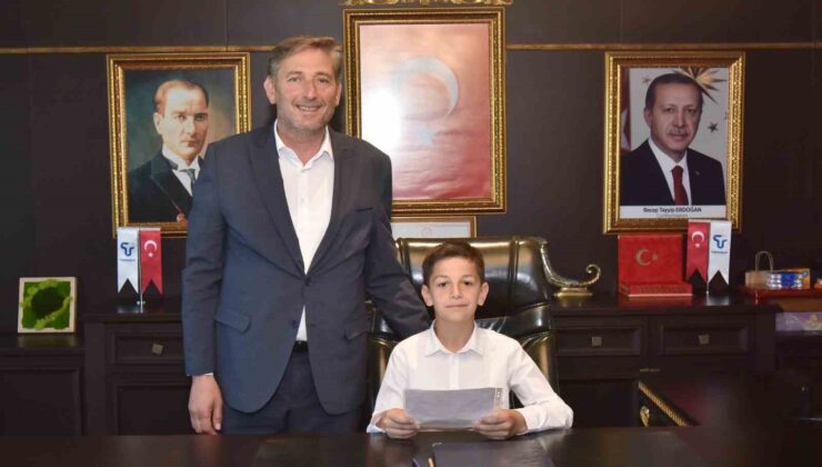 Başkan Candal koltuğu çocuklara teslim etti