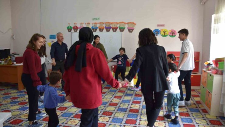 DOSTEK Koleji öğrencileri 23 Nisan’da köy okullarındaki minikleri sevindirdi