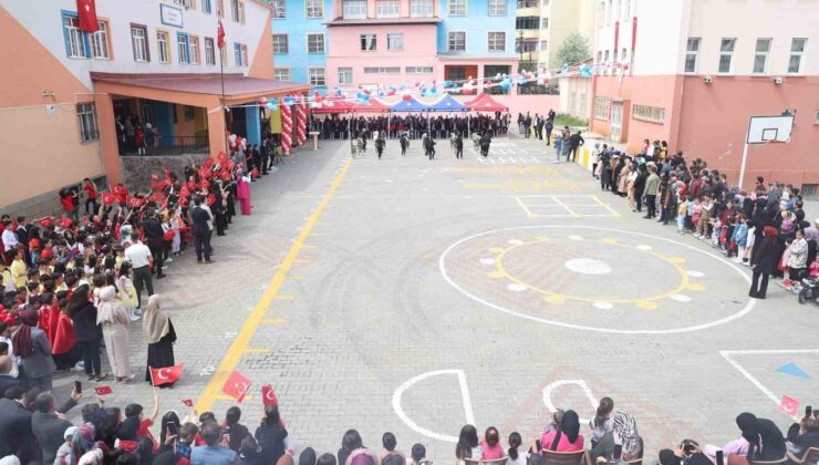 Muş’ta 23 Nisan coşkusu