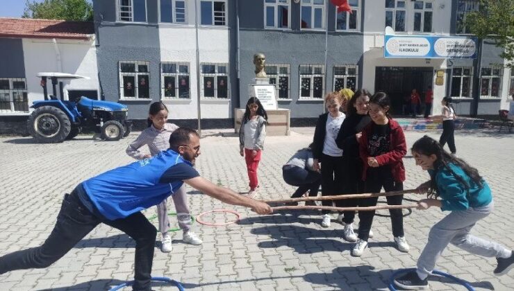Niğde’de ‘Merkezim Her Yerde’ projesi ile köy okullarında etkinlikler yapılıyor