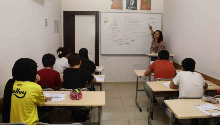 Toroslar’da sınava hazırlanan öğrencilere etüt desteği